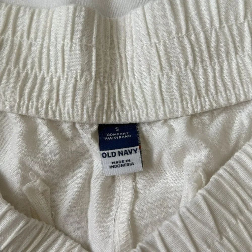 White Linen Shorts - Picture 2 of 2